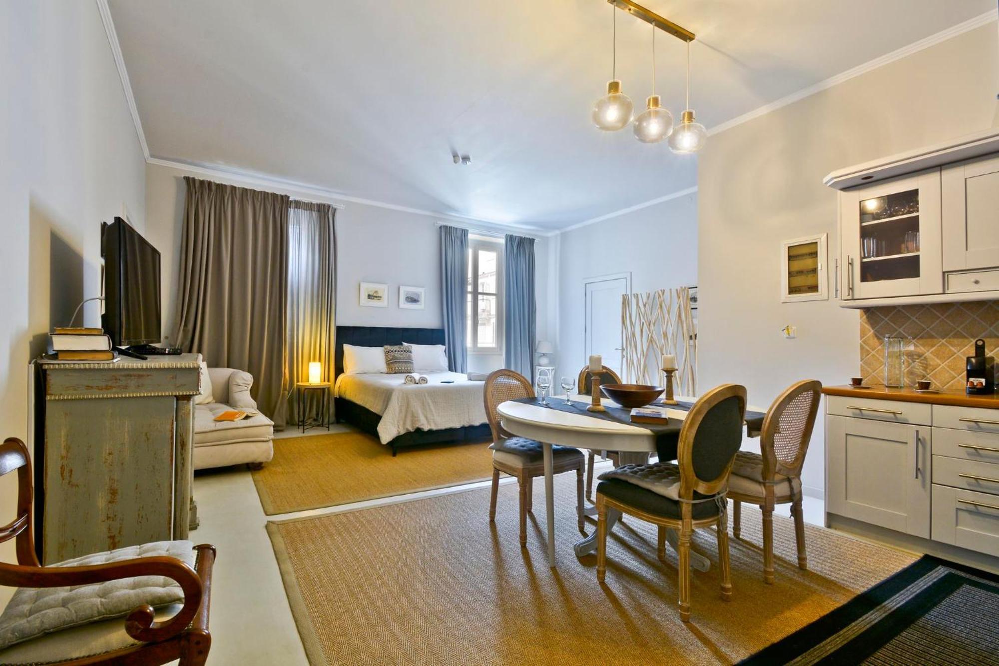Liston Pied A Terre Apartment